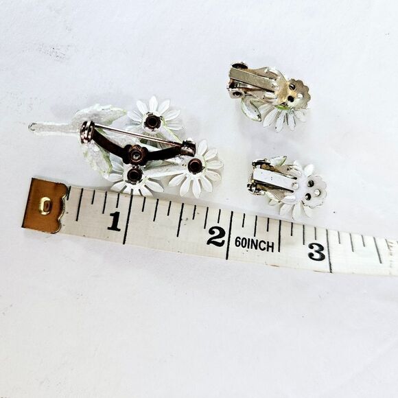 Vintage 1960's Demi Parure Metal Enameled Daisy Floral Brooch Pin Earrings Set - Picture 7 of 7